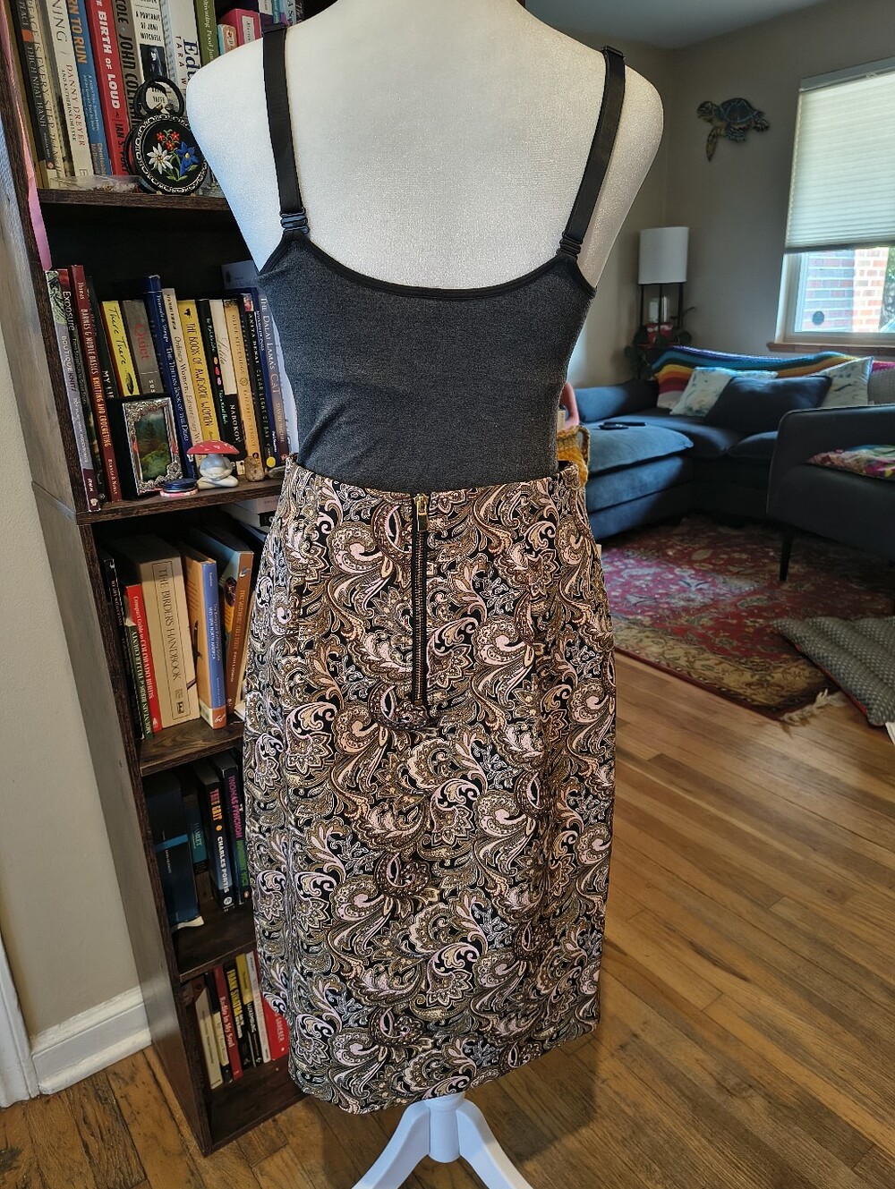 Philosophy Like New Women's Paisley Print Pencil Skirt - Neutral Tones - Classic - Picture 2 of 3